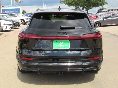 Used 2022 Audi e-tron S Prestige w/ Prestige Package image 9
