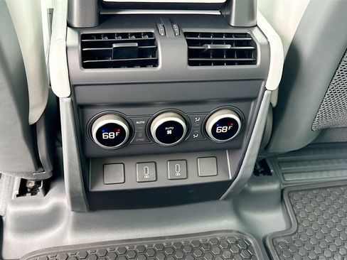 New 2026 Land Rover Defender 110 X-Dynamic SE AWD/4WD image 20