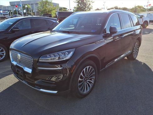 Used 2023 Lincoln Aviator AWD w/ Premium Package image 3
