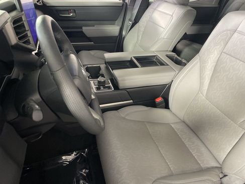 Used 2025 Toyota Tundra Limited AWD/4WD image 21