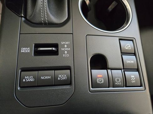 Used 2023 Toyota Highlander XLE image 17