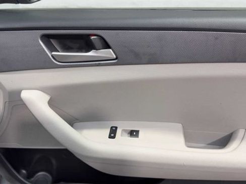 Used 2018 Hyundai Sonata SE FWD image 13