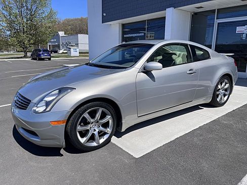 Used 2004 INFINITI G35 Coupe w/ Premium Pkg RWD image 3