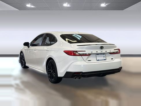 Used 2025 Toyota Camry SE FWD image 3