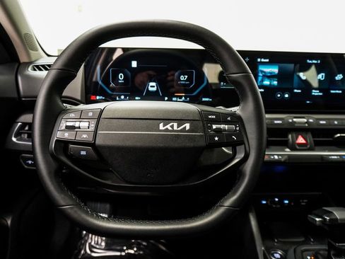 Used 2025 Kia K4 EX image 14