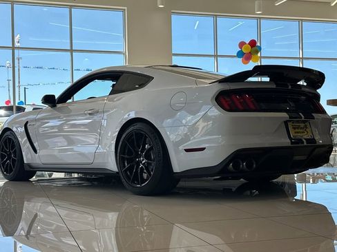 Used 2019 Ford Mustang Shelby GT350 w/ Technology Package image 4