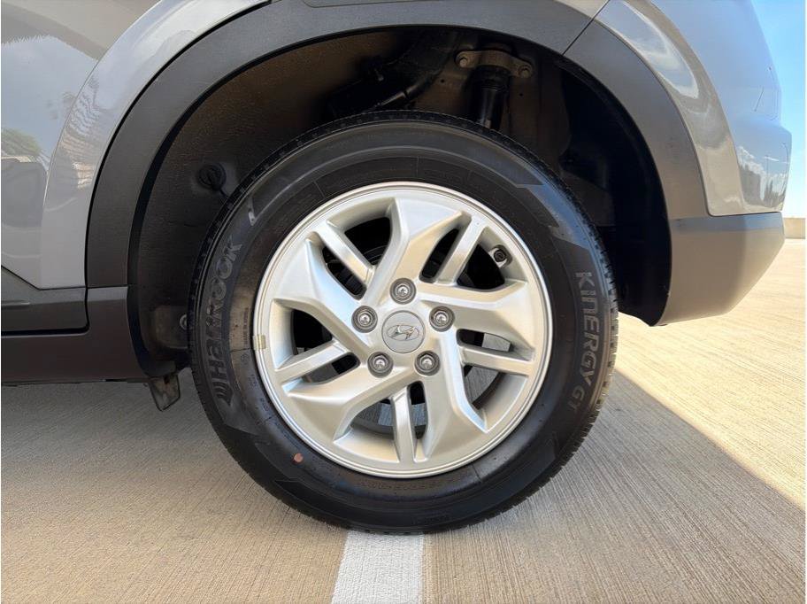 Used 2022 Hyundai Venue SE FWD image 26