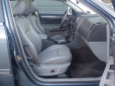 Used 2005 Chrysler 300 Touring RWD image 18
