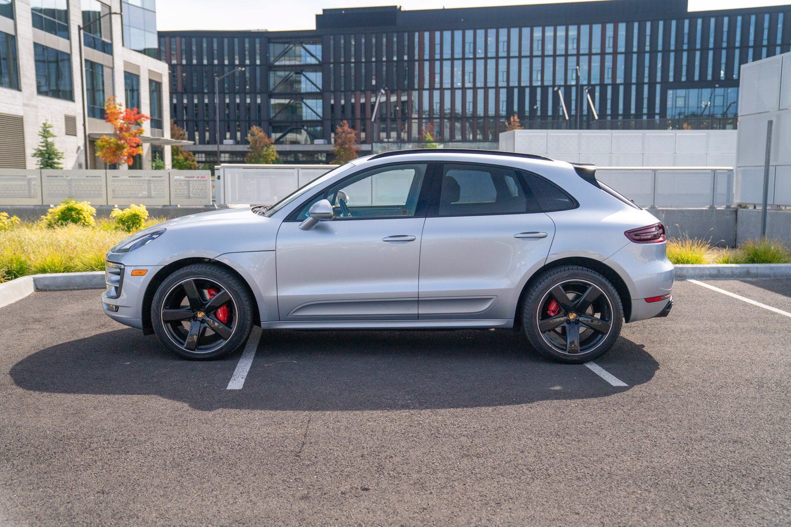 Certified 2017 Porsche Macan GTS AWD/4WD image 2