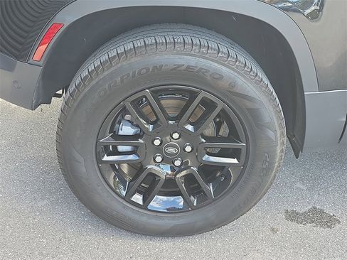 Used 2024 Land Rover Defender 90 S image 13