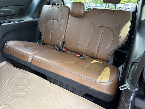 Used 2019 Chrysler Pacifica Limited FWD image 34