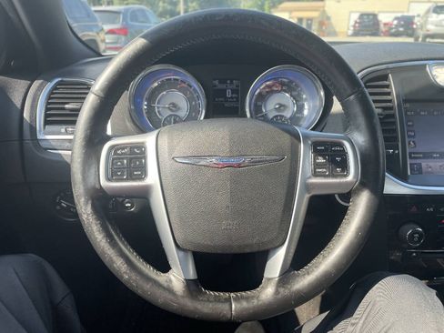 Used 2011 Chrysler 300 Limited RWD image 17
