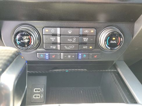 Used 2019 Ford F150 Raptor w/ Equipment Group 802A Luxury image 32