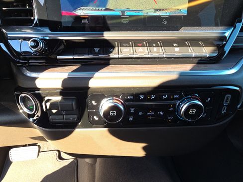 New 2026 GMC Sierra 3500 SLT image 24