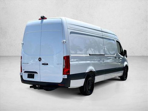 Used 2025 Mercedes-Benz Sprinter 2500 image 2