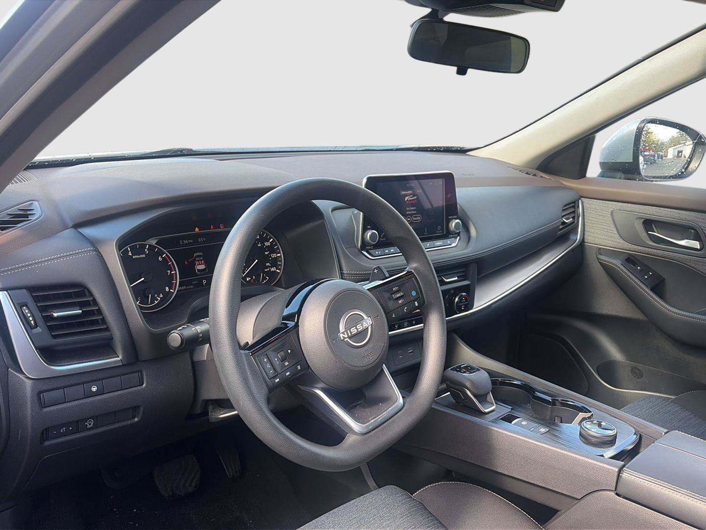 Used 2023 Nissan Rogue SV AWD/4WD image 10