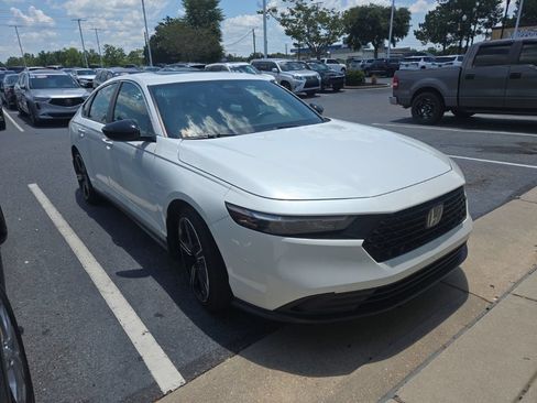 Used 2023 Honda Accord Sport image 2