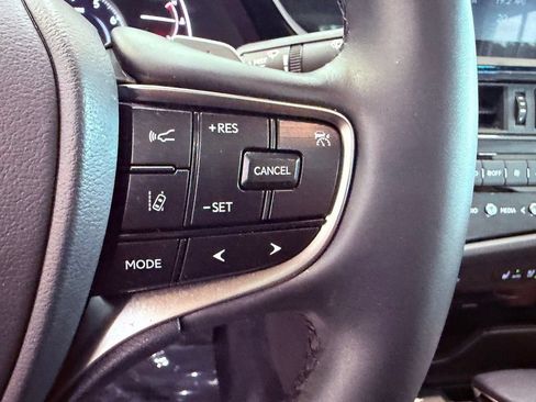 Certified 2022 Lexus ES 350 w/ Premium Package FWD image 21