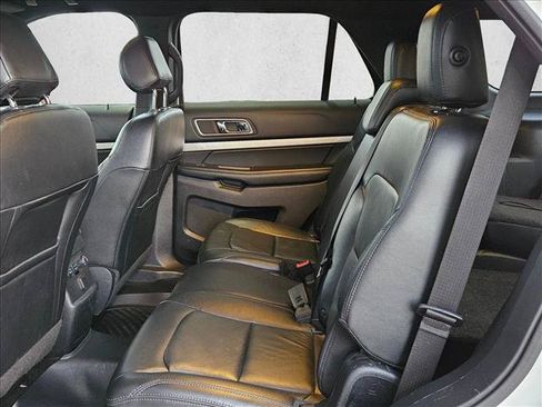 Used 2016 Ford Explorer XLT w/ Equipment Group 202A FWD image 14