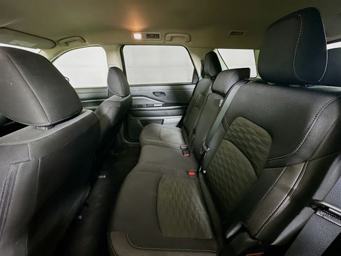 Used 2024 Nissan Pathfinder S image 26