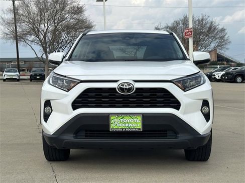 Used 2020 Toyota RAV4 XLE Premium image 7