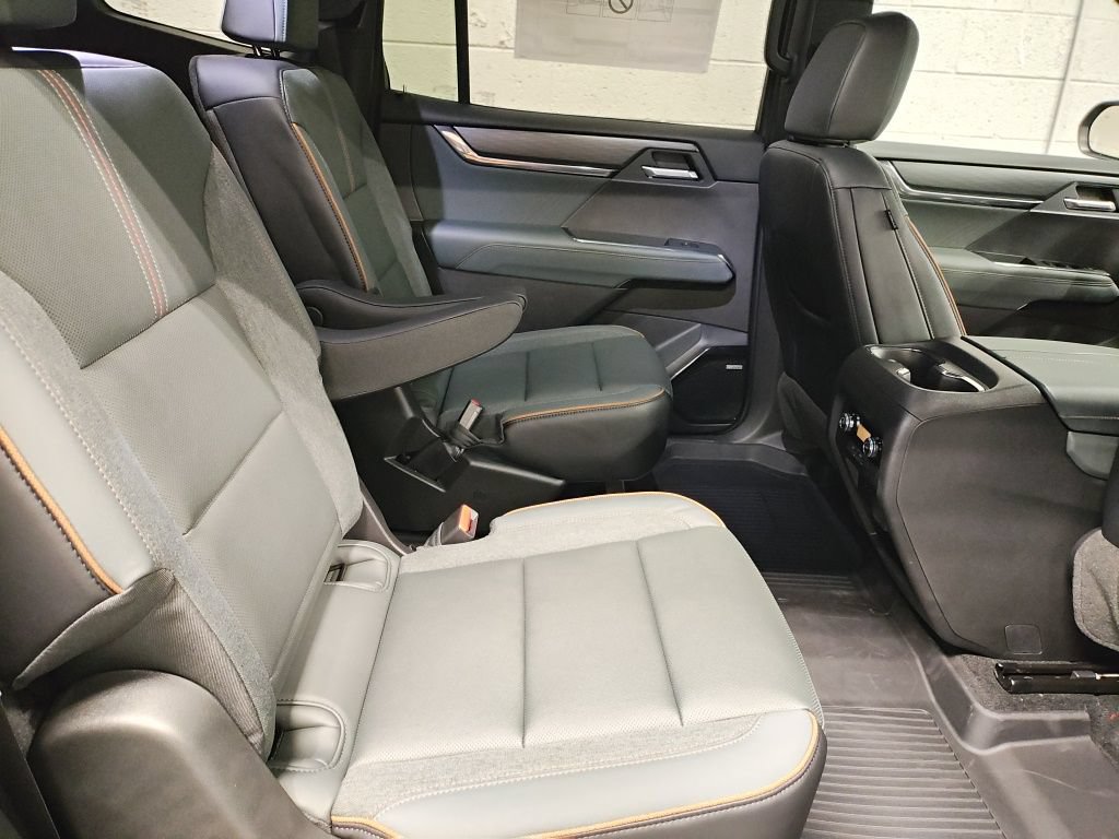 New 2026 GMC Acadia AT4 w/ LPO, Floor Liner Package AWD/4WD image 12