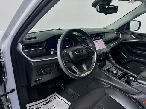 Used 2023 Jeep Grand Cherokee L Limited AWD/4WD image 9