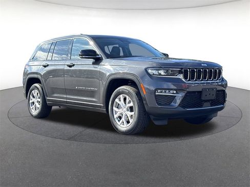 Used 2022 Jeep Grand Cherokee Limited image 7