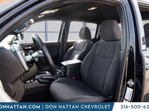Used 2018 Toyota Tacoma TRD Sport AWD/4WD image 14