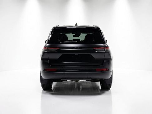 Used 2023 Jeep Grand Cherokee Altitude AWD/4WD image 3