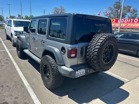 Used 2018 Jeep Wrangler Unlimited Sport S AWD/4WD image 6