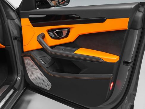 Used 2022 Lamborghini Urus AWD/4WD image 29