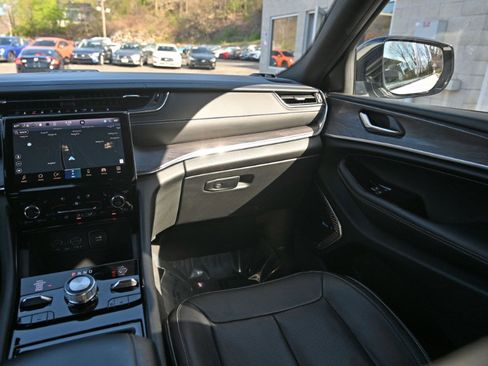Used 2023 Jeep Grand Cherokee Overland AWD/4WD image 19