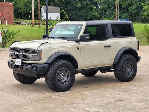 Used 2025 Ford Bronco Badlands AWD/4WD image 3