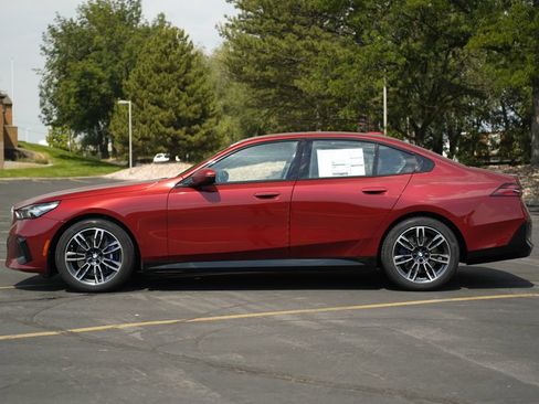 New 2027 BMW 540i xDrive w/ M Sport Package AWD/4WD image 2