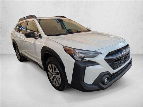 Used 2025 Subaru Outback Premium AWD/4WD image 3