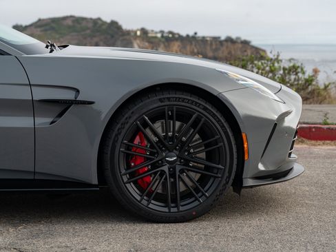 Used 2025 Aston Martin V8 Vantage Coupe image 23