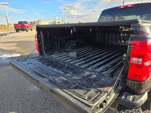 Used 2018 Chevrolet Silverado 1500 Custom w/ Custom Value Package image 9