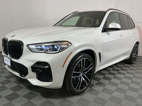 Certified 2022 BMW X5 xDrive40i w/ M Sport Package image 2