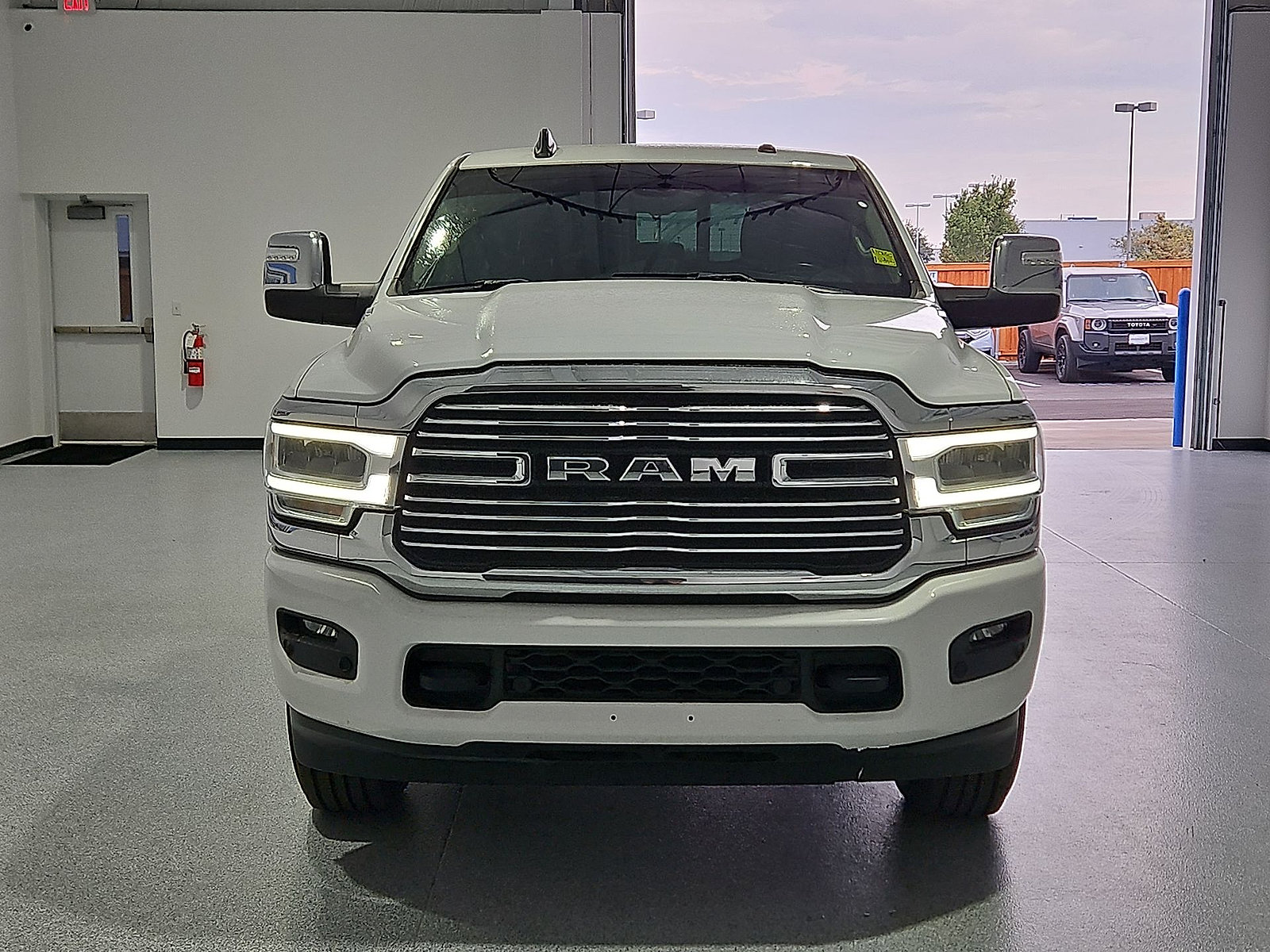 Used 2024 RAM 2500 Laramie AWD/4WD image 3