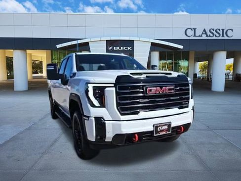 Used 2025 GMC Sierra 2500 AT4 image 2