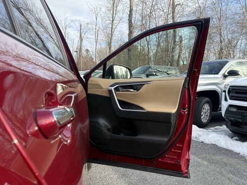 Used 2022 Toyota RAV4 Limited image 40