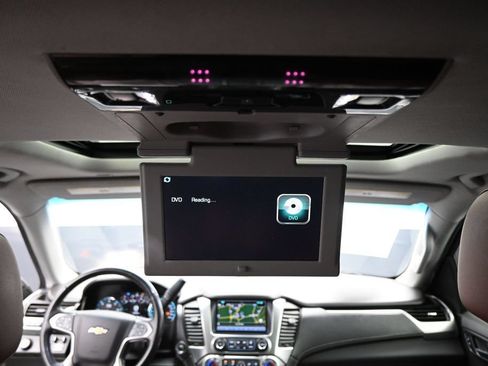 Used 2019 Chevrolet Suburban Premier w/ Premier Plus Edition RWD image 28