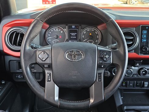 Used 2018 Toyota Tacoma TRD Off-Road w/ Technology Package image 14
