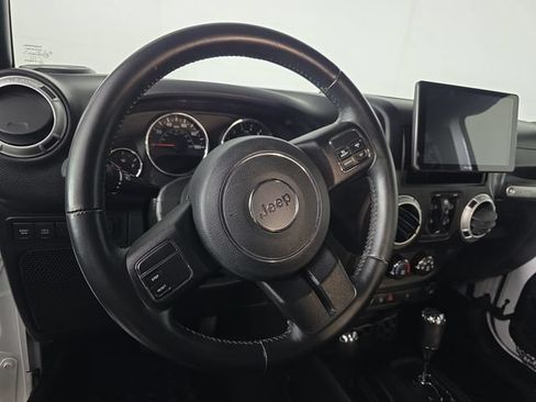 Used 2015 Jeep Wrangler Unlimited Rubicon AWD/4WD image 14