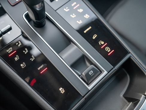 New 2026 Porsche Macan image 20