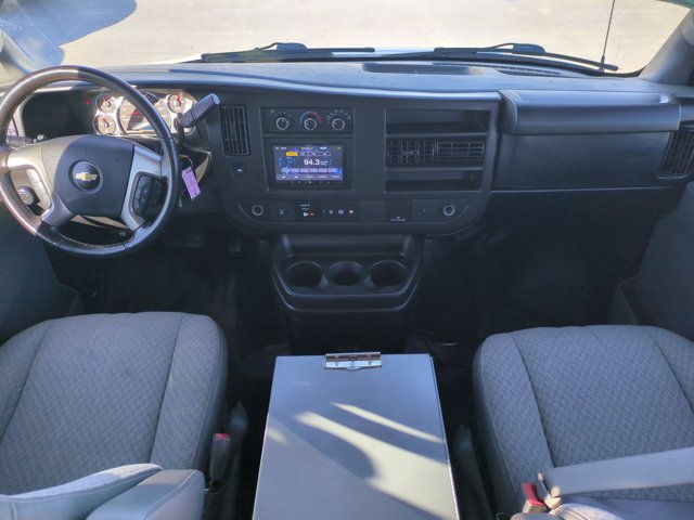 Used 2017 Chevrolet Express 3500 Extended RWD image 15