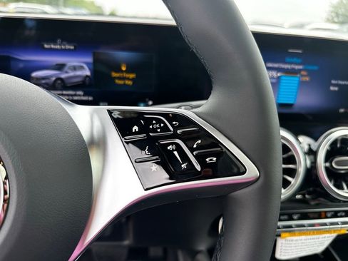 Used 2024 Mercedes-Benz EQB 300 4MATIC image 18