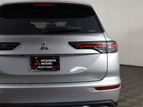New 2026 Mitsubishi Outlander ES image 15