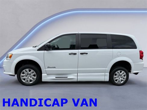 Used 2019 Dodge Grand Caravan SE image 6